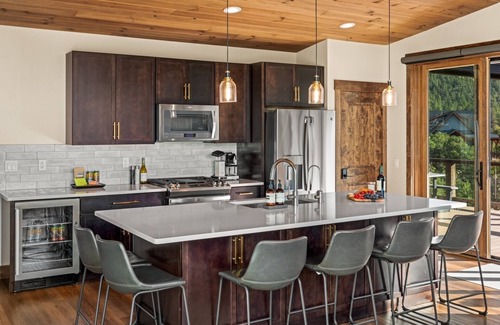 Nathrop House | Broadview Luxury Retreat + 8 acres near Mt Princeton Hot Springs