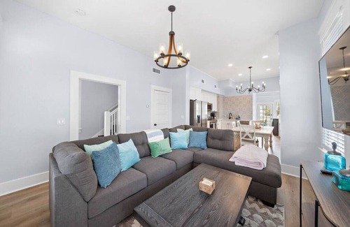 Galveston House | BROADWAY (LITTLE) - Broadway Lodge II