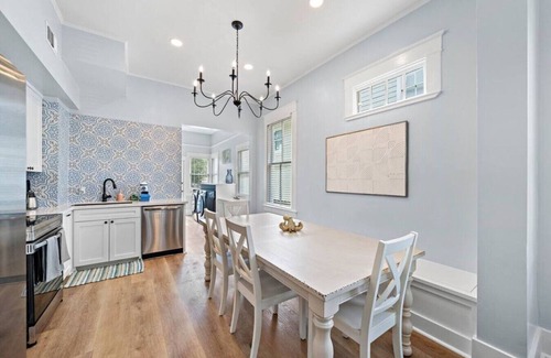 Galveston House | BROADWAY (LITTLE) - Broadway Lodge II