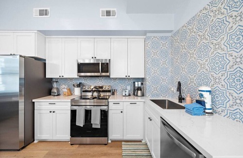 Galveston House | BROADWAY (LITTLE) - Broadway Lodge II