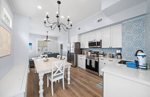 Galveston House | BROADWAY (LITTLE) - Broadway Lodge II