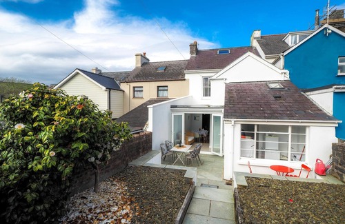 New Quay Cottage | Brodawel, New Quay - Three Bedroom Cottage, Sleeps 6