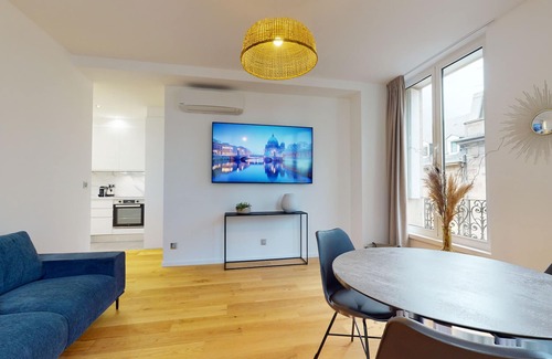 Historic Center Apartment | Broglie 2 city center up to 2