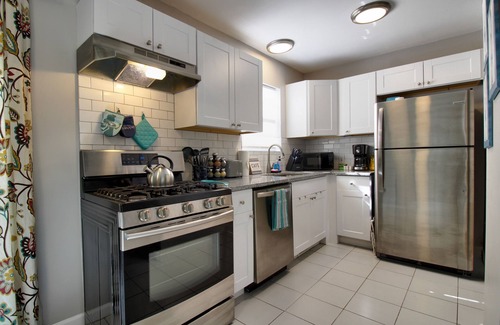 Broken Arrow House | "Broken Arrow 3-Bedroom Retreat – Cozy, Family-Friendly with WiFi & AC!"