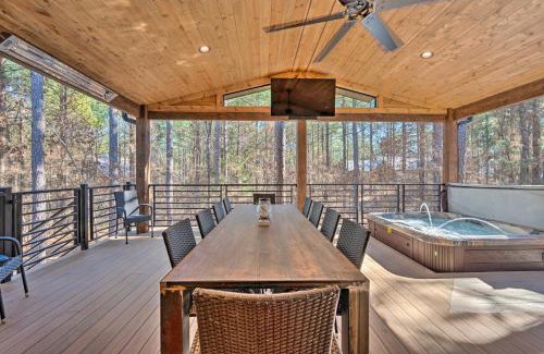 Hochatown House | Broken Bow Lazy Dog Lodge with Hot Tub, Pool Table