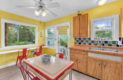 Tarpon River House | Bromeliad Bungalow - Downtown Cottage