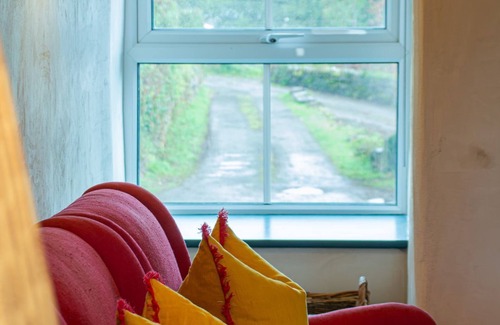Pentrefelin Cottage | Bron y Gadair - sleeps 8 guests in 4 bedrooms