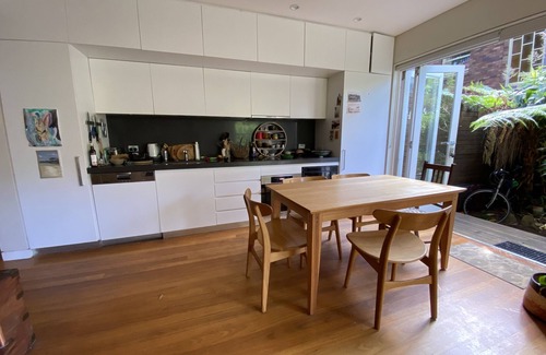 Bronte Apartment | Bronte: beautiful, 2-bedroom apartment, 7-minute walk to beach