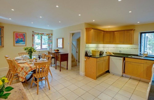 Newton Ferrers Cottage | BROOK COTTAGE, family friendly, with open fire in Newton Ferrers