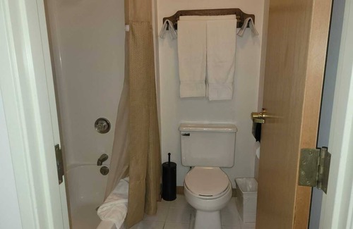 Syracuse Hotel | Brook Pointe Inn