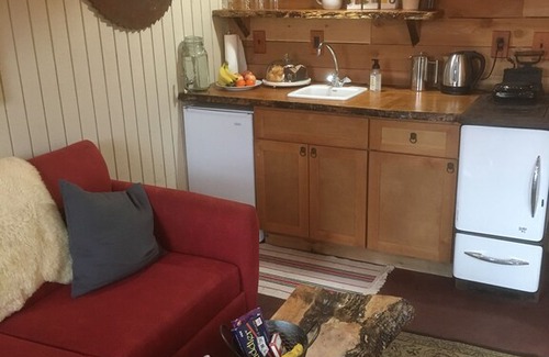 Olalla Cabin | Brookside Cottage On The Red House Farm, Mini Lodge On Rolling Hillside Farm