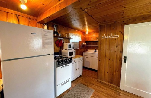 Grawn House | Brookside Cottages and Resorts DuckIn Cottage