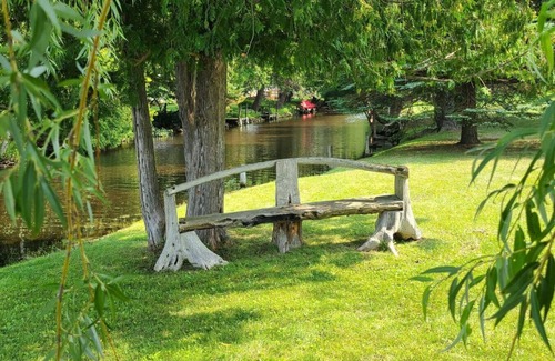 Grawn House | Brookside Cottages and Resorts DuckIn Cottage