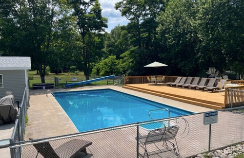 Grawn House | Brookside Cottages and Resorts DuckIn Cottage