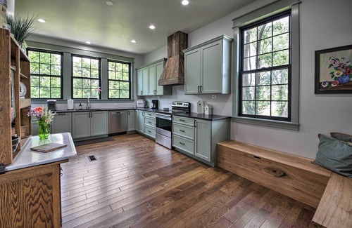 Cottleville Cabin | ‘Bross Brother's Cabin’ w/Wraparound Porch!