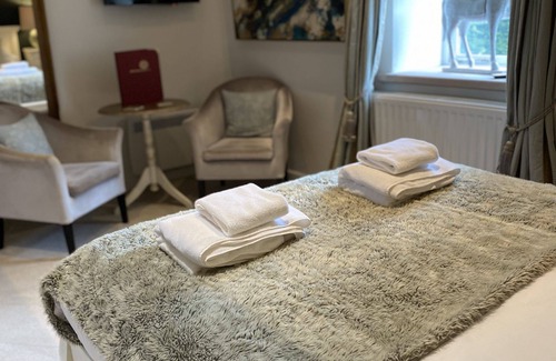 Foolow Cottage | Brosterfield Suite - sleeps 2 guests in 1 bedroom