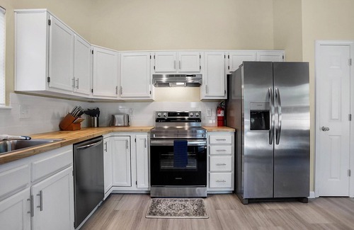 Brownsburg House | Brownsburg B&B - Relax at this newly renovated home in Downtown Brownsburg!