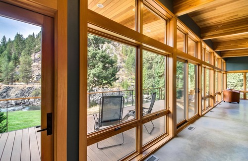 Leavenworth House | Brucke Zum River Haus A Modern Riverfront Retreat