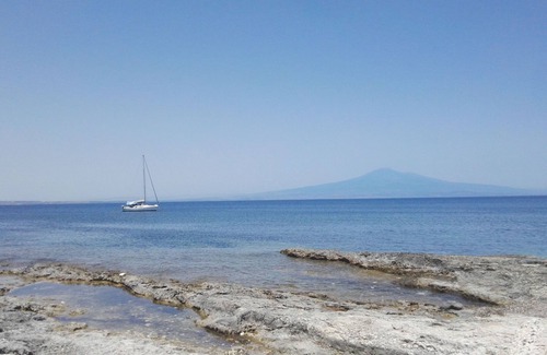 Oliveto Cottage | Brucoli Bay, relaxation with view on the gulf and the volcano Etna.