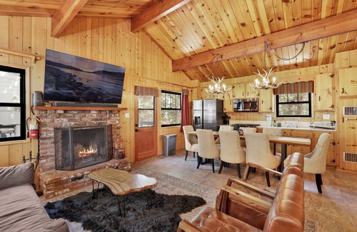 Big Bear Lake Cabin | Bruin Chalet by Big Bear Vacations