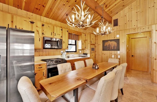 Big Bear Lake Cabin | Bruin Chalet by Big Bear Vacations