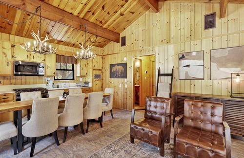 Big Bear Lake Cabin | Bruin Chalet by Big Bear Vacations