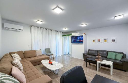 Brunswick Apartment | Brunswick 1BR Home City & Comfort