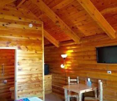 Tropic House | Bryce Canyon Log Cabins