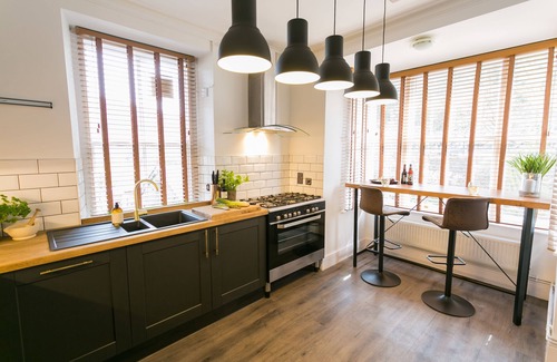 Gwynedd- Snowdonia Cottage | Bryn Afon - a snowdonia house that sleeps 12 guests in 6 bedrooms