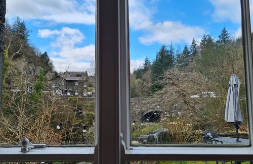 Gwynedd- Snowdonia Cottage | Bryn Afon - a snowdonia house that sleeps 12 guests in 6 bedrooms