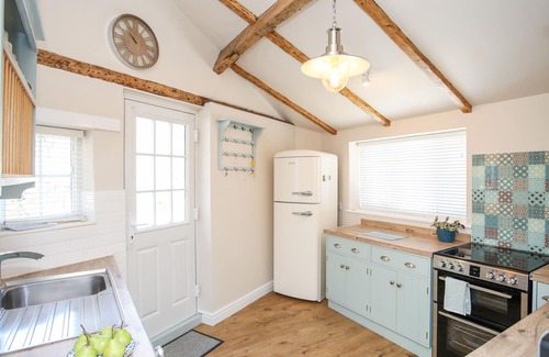 Porthmadog Cottage | BRYN COED, pet friendly, character holiday cottage in Porthmadog