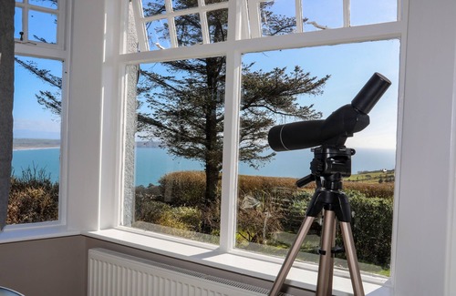 Mynytho Cottage | BRYN MEILLION, pet friendly, with a garden in Sarn Meyllteyrn