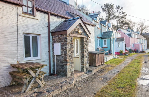 Haverfordwest Cottage | Bryn Melin, Holiday Cottage Abercastle, Sleeps 3, 2 bedrooms, bathrooms