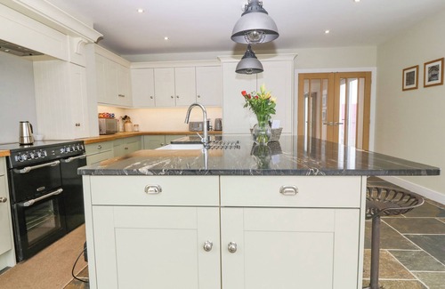 Malltraeth House | BRYN TIRION, family friendly, character holiday cottage in Llangefni