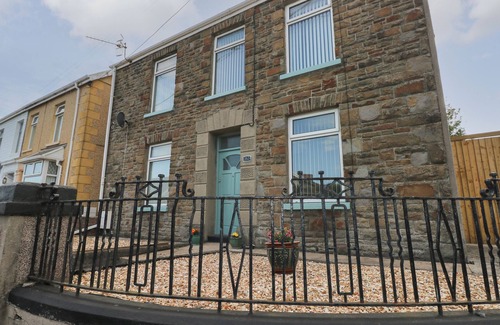 Burry Port House | BRYNAWEL, pet friendly, character holiday cottage in Burry Port