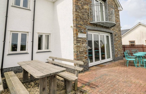 Aberystwyth Cottage | BRYNHYFRYD, pet friendly, with pool in Aberystwyth