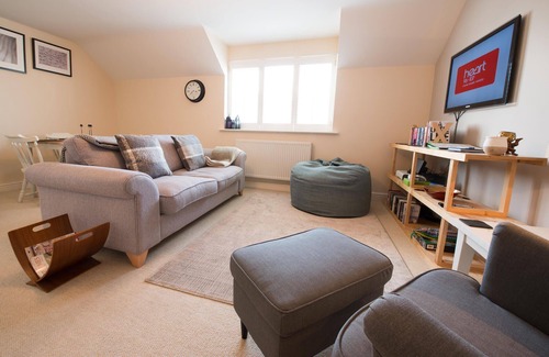 Rhosneigr Cottage | Bryns Eglwys: Pet-friendly two bed holiday apartment in Rhosneigr