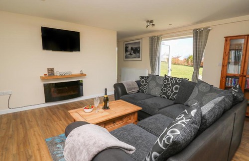 Llanfyrnach House | Brynteg Cottage