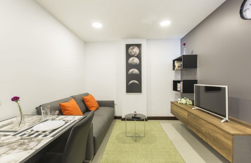 Nana Apartment | BTS Nana: 1-Bedroom, Fully-Furnished [Free Wifi]