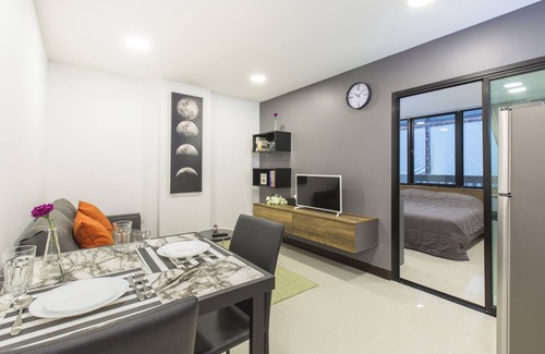 Nana Apartment | BTS Nana: 1-Bedroom, Fully-Furnished [Free Wifi]
