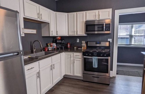 Davenport Apartment | Bttm-Beautiful 2BR Ideal 4 Traveling Professionals