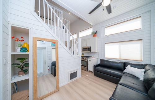 Parker Strip House | Bubbles and Brews, Premium Views at Roadrunner Resort