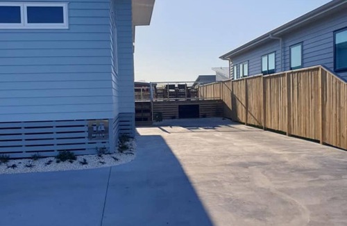Waihi Beach House | Bubbles on Moet - Waihi Beach Holiday Home