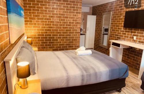 Long Jetty Hotel | Buccaneer Motel