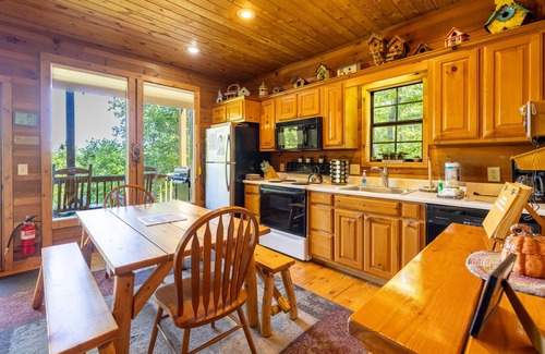Cleveland Cabin | Buckhead Lodge - Tri-Level Cabin with Mountain Views