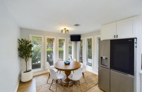 Northside House | Buckle n Boots BNB - 20 minutes to downtown and pool