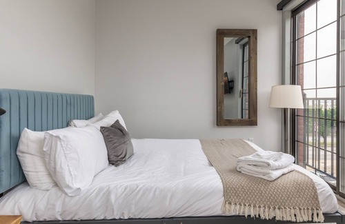 Soulard Apartment | Bud Brewery + Eats | Pool & Gym | Zencity