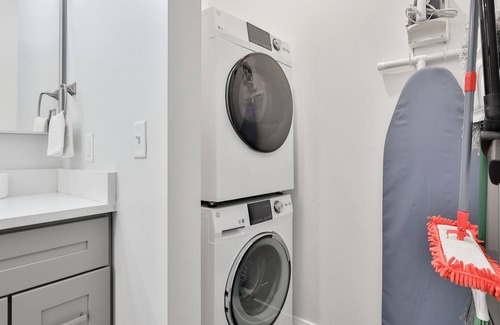 Soulard Apartment | Bud Brewery + Eats | Pool & Gym | Zencity