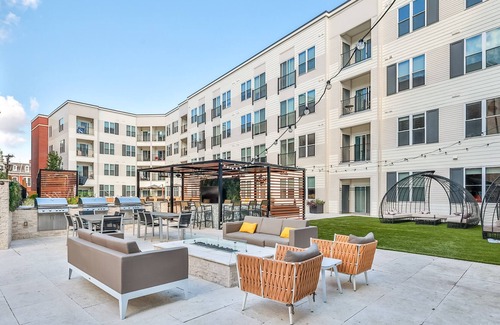 Soulard Apartment | Bud Brewery + Eats | Pool & Gym | Zencity