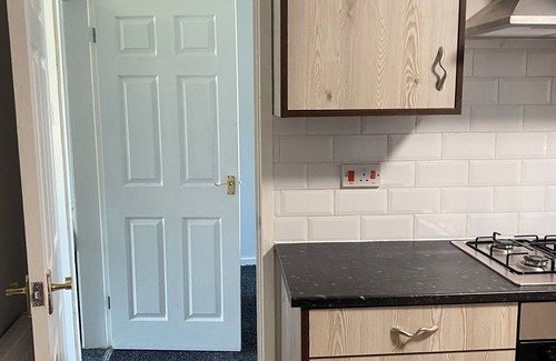 Wolverhampton House | Budget En-suite in Wolverhampton/Birmingham Rd, situated in a quiet neighborhood